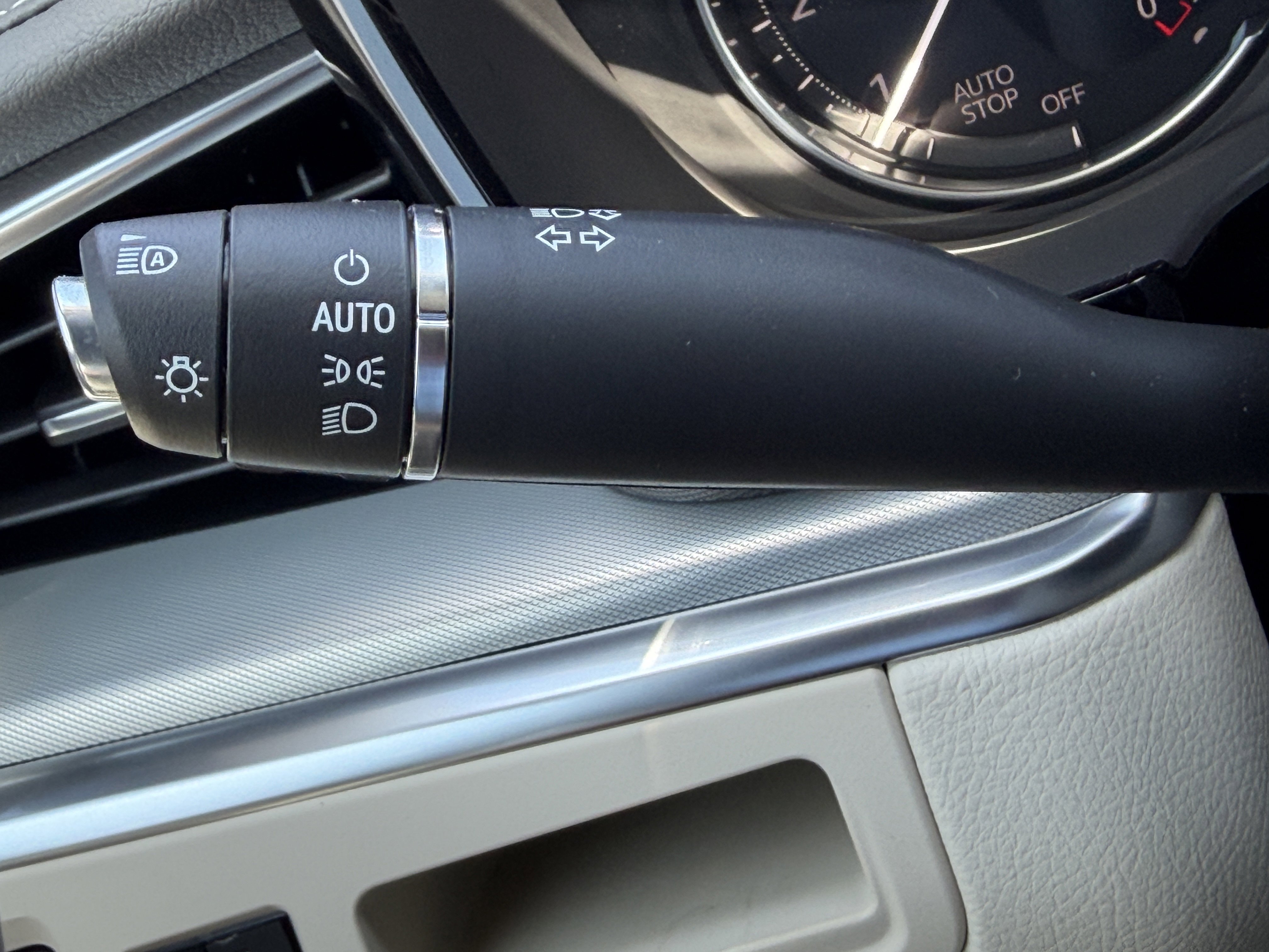 Certified 2023 Cadillac XT5 Premium Luxury FWD image 28