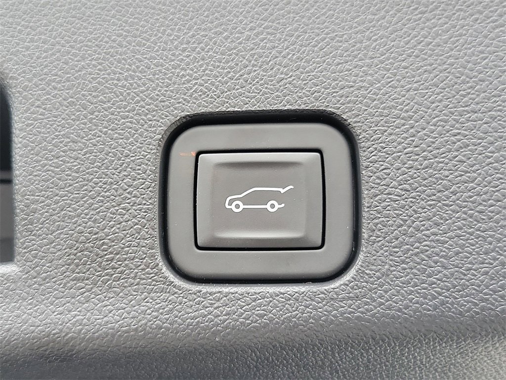 Used 2025 Chevrolet Traverse LT w/ Enhanced Driving Package image 22
