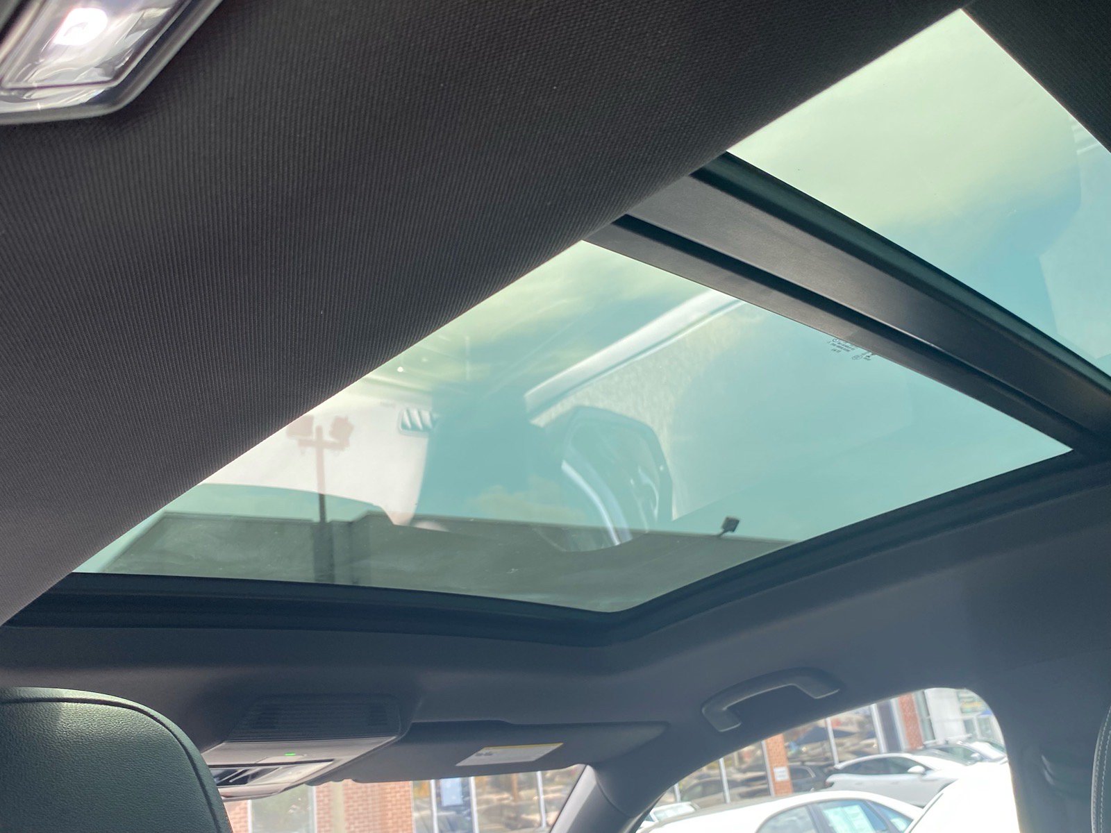Certified 2024 Volkswagen Atlas Cross Sport SE w/ Panoramic Sunroof Package AWD/4WD image 18