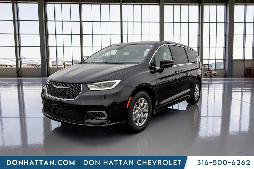Used 2023 Chrysler Pacifica Touring-L FWD image 28