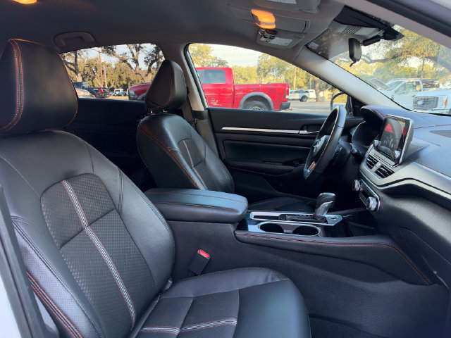 Used 2025 Nissan Altima 2.5 SR FWD image 15
