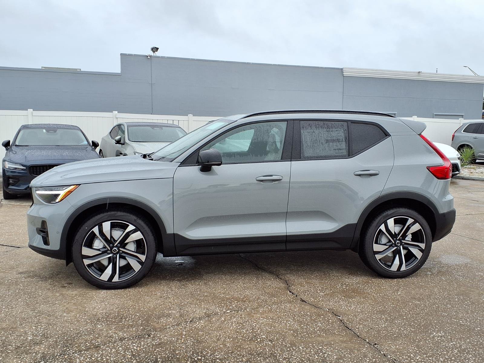 New 2026 Volvo XC40 B5 Plus w/ Protection Package Premier AWD/4WD image 4