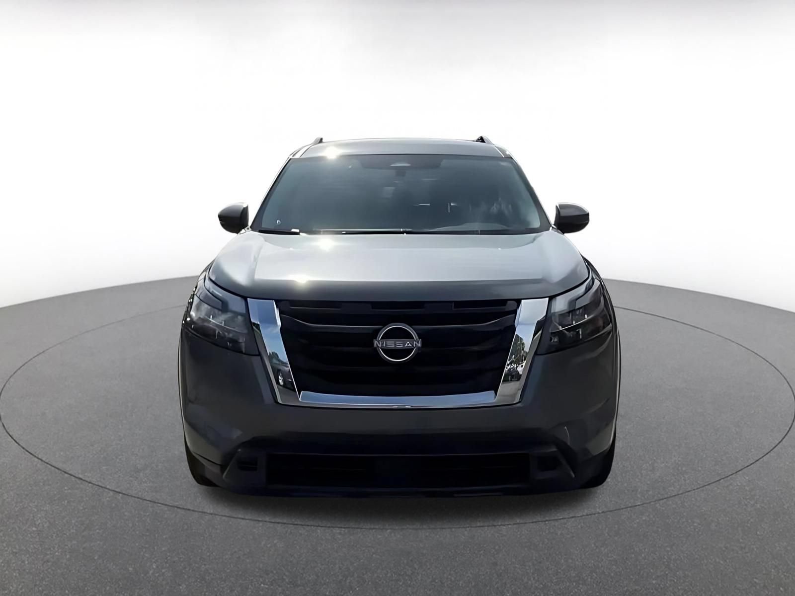 Used 2025 Nissan Pathfinder SV FWD image 5