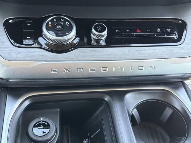 New 2027 Ford Expedition Platinum w/ Driver's Package RWD image 32