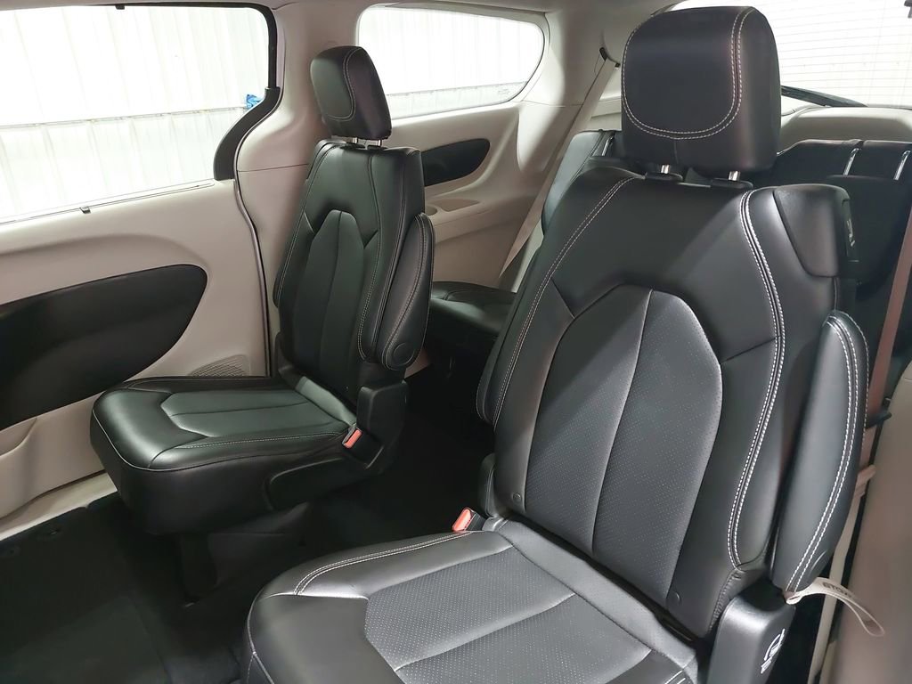 Used 2024 Chrysler Pacifica Touring-L image 20