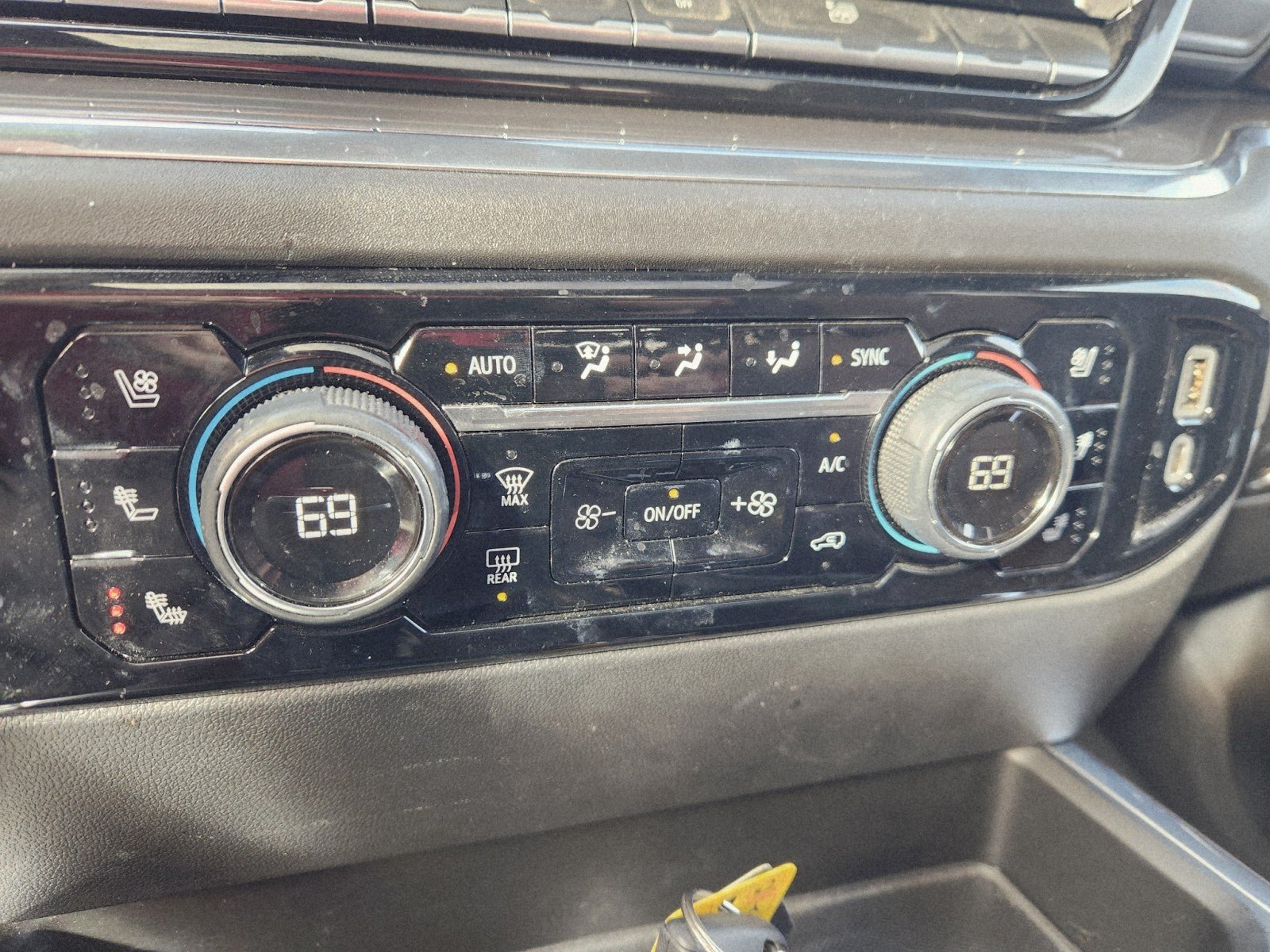 Used 2023 Chevrolet Silverado 1500 High Country w/ High Country Premium Package AWD/4WD image 50