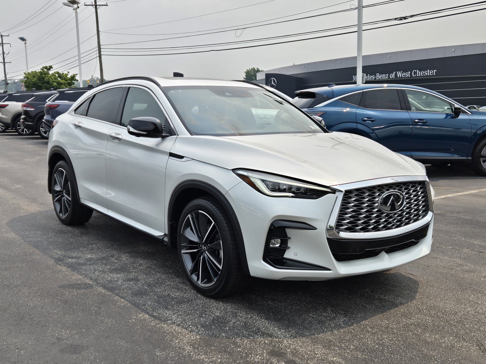 Certified 2025 INFINITI QX55 Essential AWD/4WD image 2