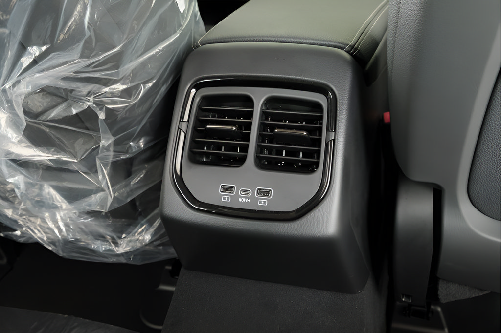 New 2025 VinFast VF 8 Eco AWD/4WD image 22