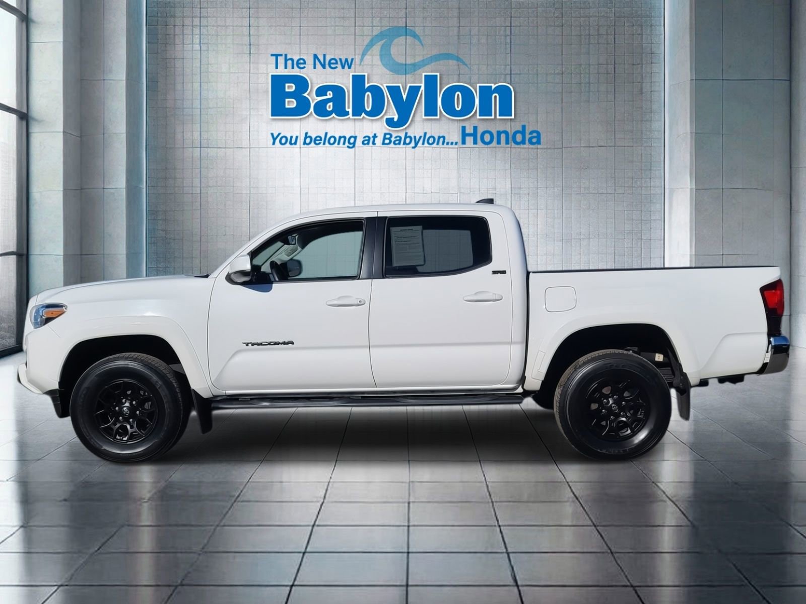 Used 2020 Toyota Tacoma SR5 AWD/4WD image 2