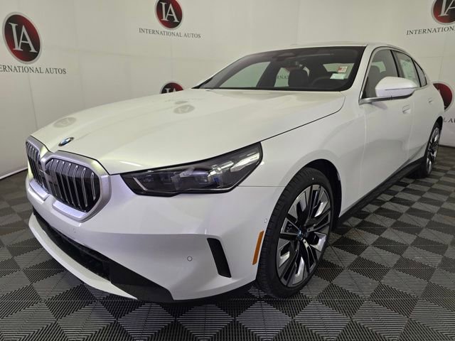 New 2025 BMW 530i xDrive w/ Premium Package image 5