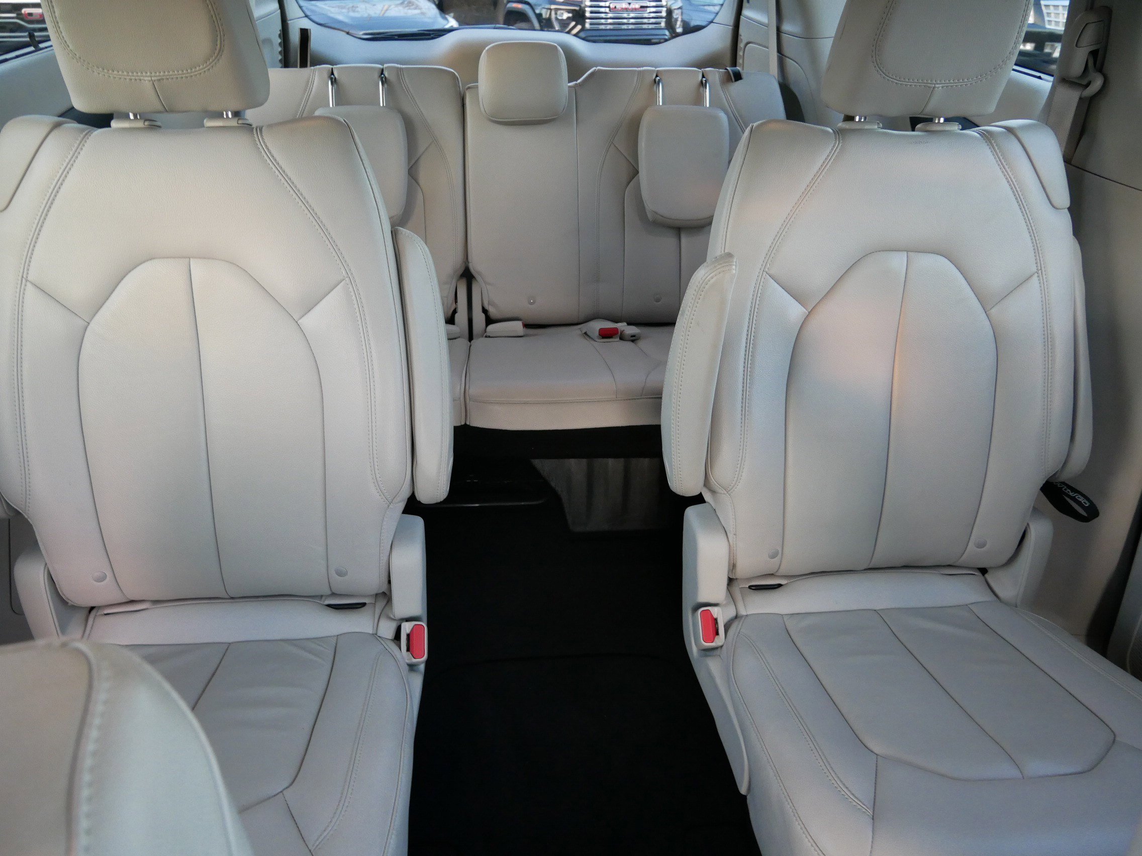 Used 2017 Chrysler Pacifica Touring-L image 13