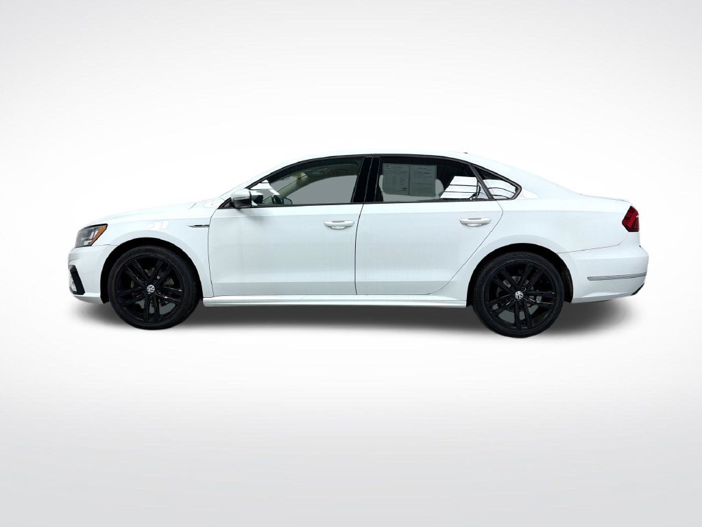 Used 2018 Volkswagen Passat 2.0T R-Line FWD image 14