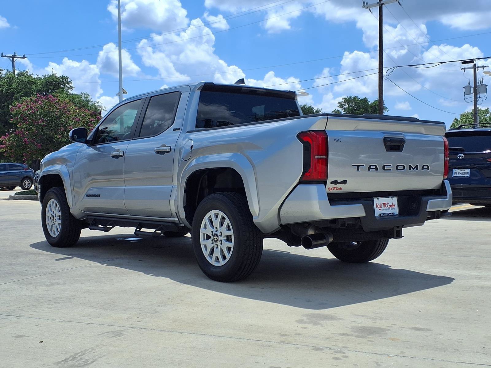 Certified 2025 Toyota Tacoma SR5 AWD/4WD image 7