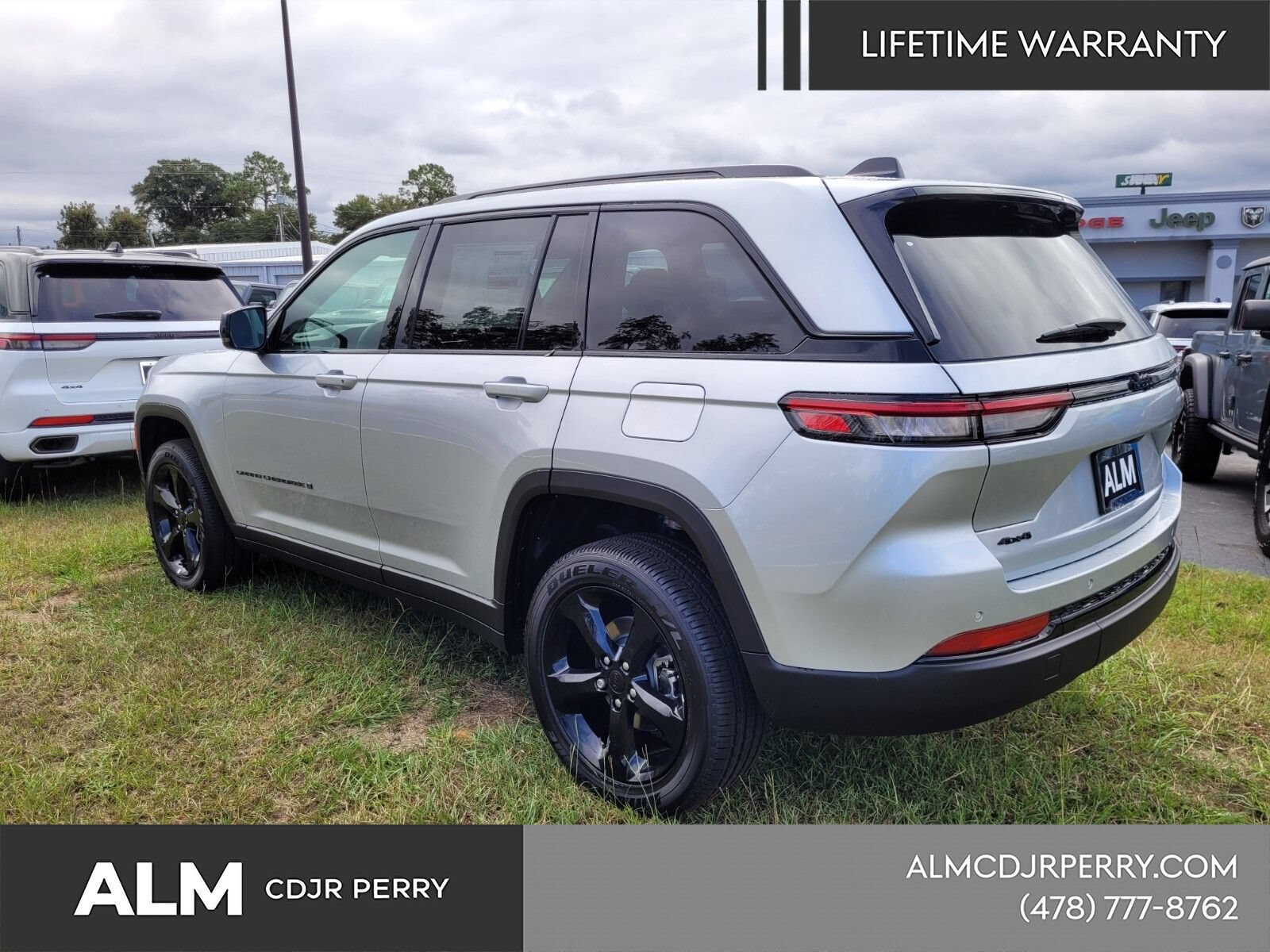 New 2025 Jeep Grand Cherokee 4WD image 10