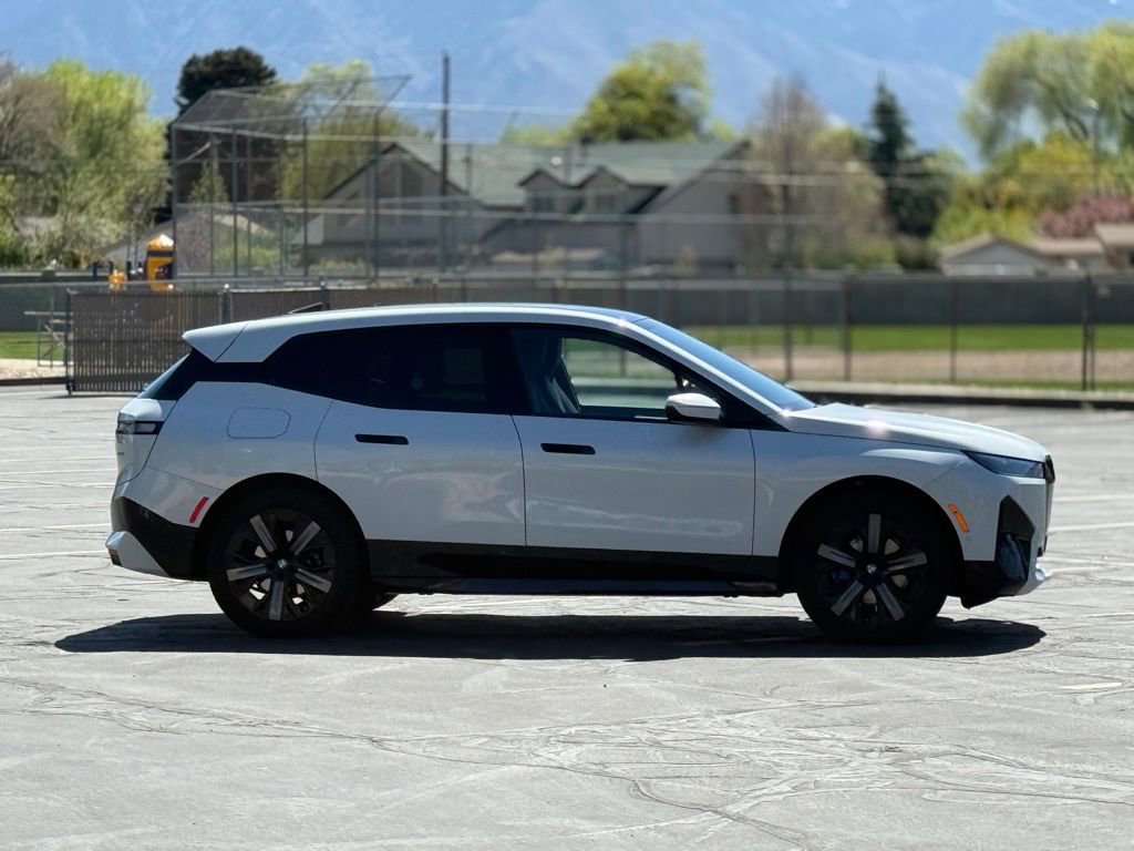 Used 2025 BMW iX xDrive50 w/ Premium Package image 4