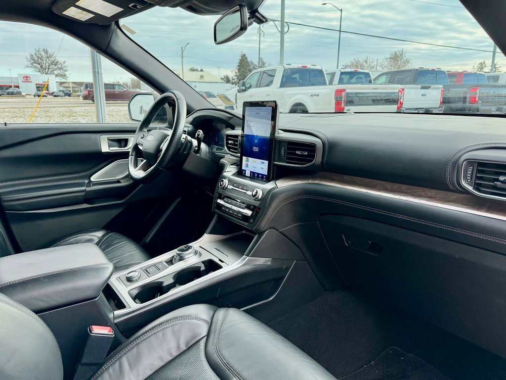 Certified 2020 Ford Explorer Platinum w/ Premium Technology Package image 20