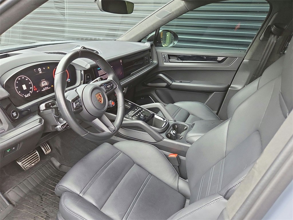 Used 2024 Porsche Cayenne Turbo GT image 4