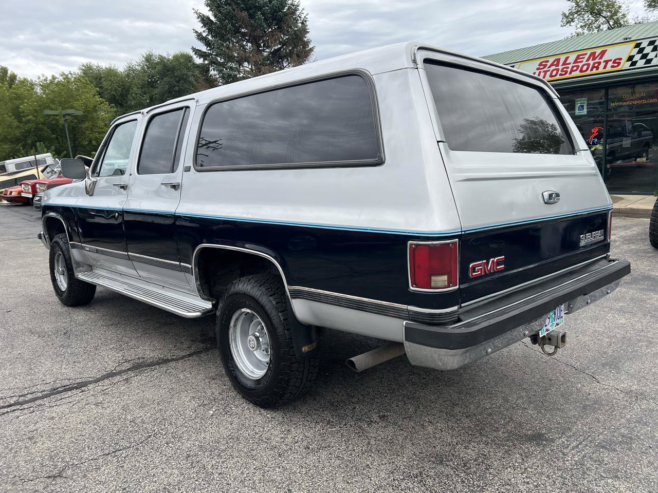 Used 1989 GMC Suburban 4WD image 5
