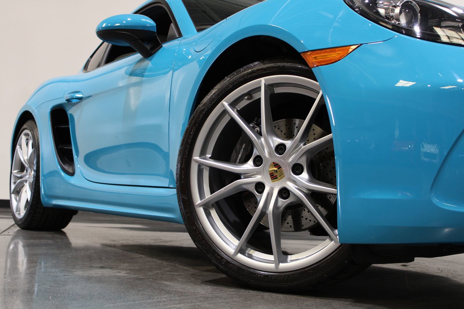 Used 2018 Porsche 718 Cayman image 3