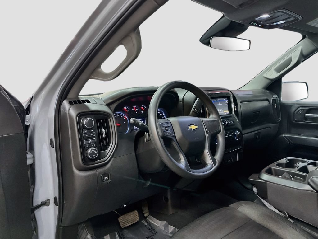Used 2025 Chevrolet Silverado 1500 Custom w/ Turbomax Blackout Package AWD/4WD image 9