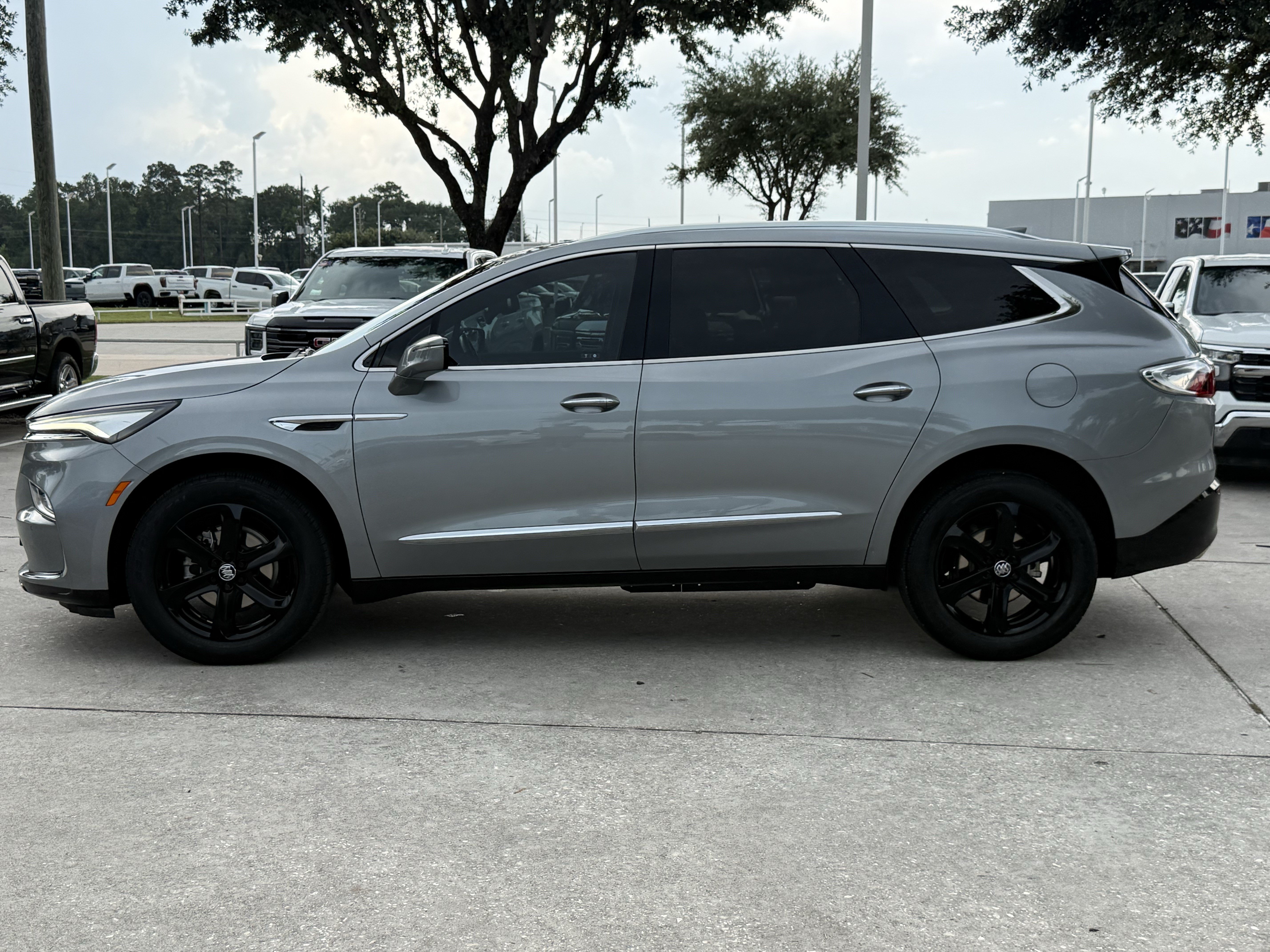 Used 2024 Buick Enclave Essence w/ Experience Buick Package FWD image 8