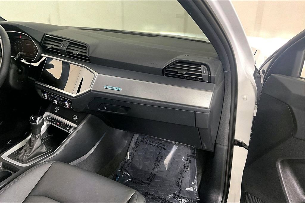 Used 2024 Audi Q3 2.0T Premium Plus w/ Premium Plus Package AWD/4WD image 16