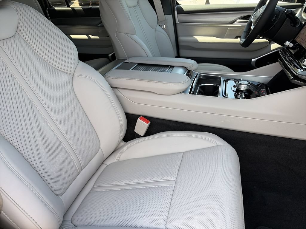 New 2026 Jeep Grand Wagoneer L Limited AWD/4WD image 36