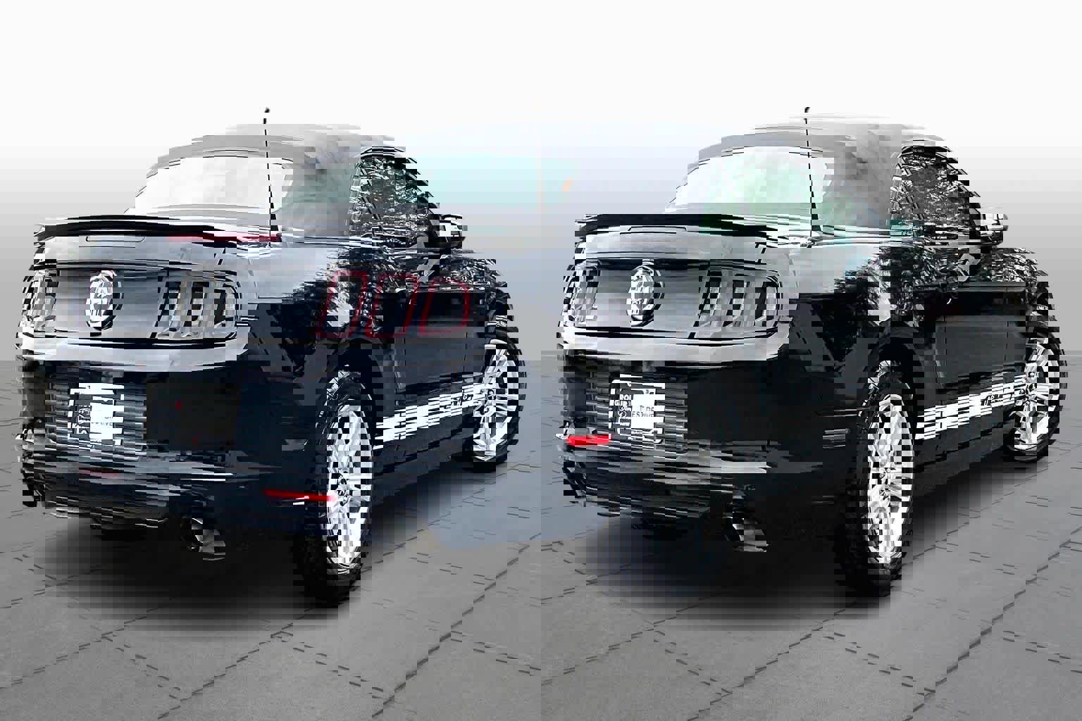 Used 2013 Ford Mustang Convertible image 10