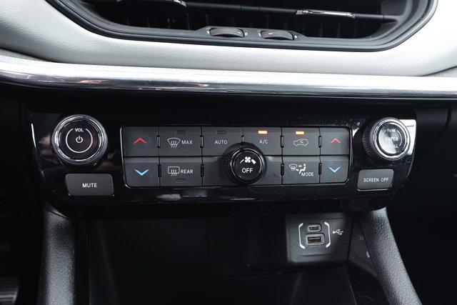 Used 2023 Jeep Compass Limited w/ Sun and Sound Group AWD/4WD image 17