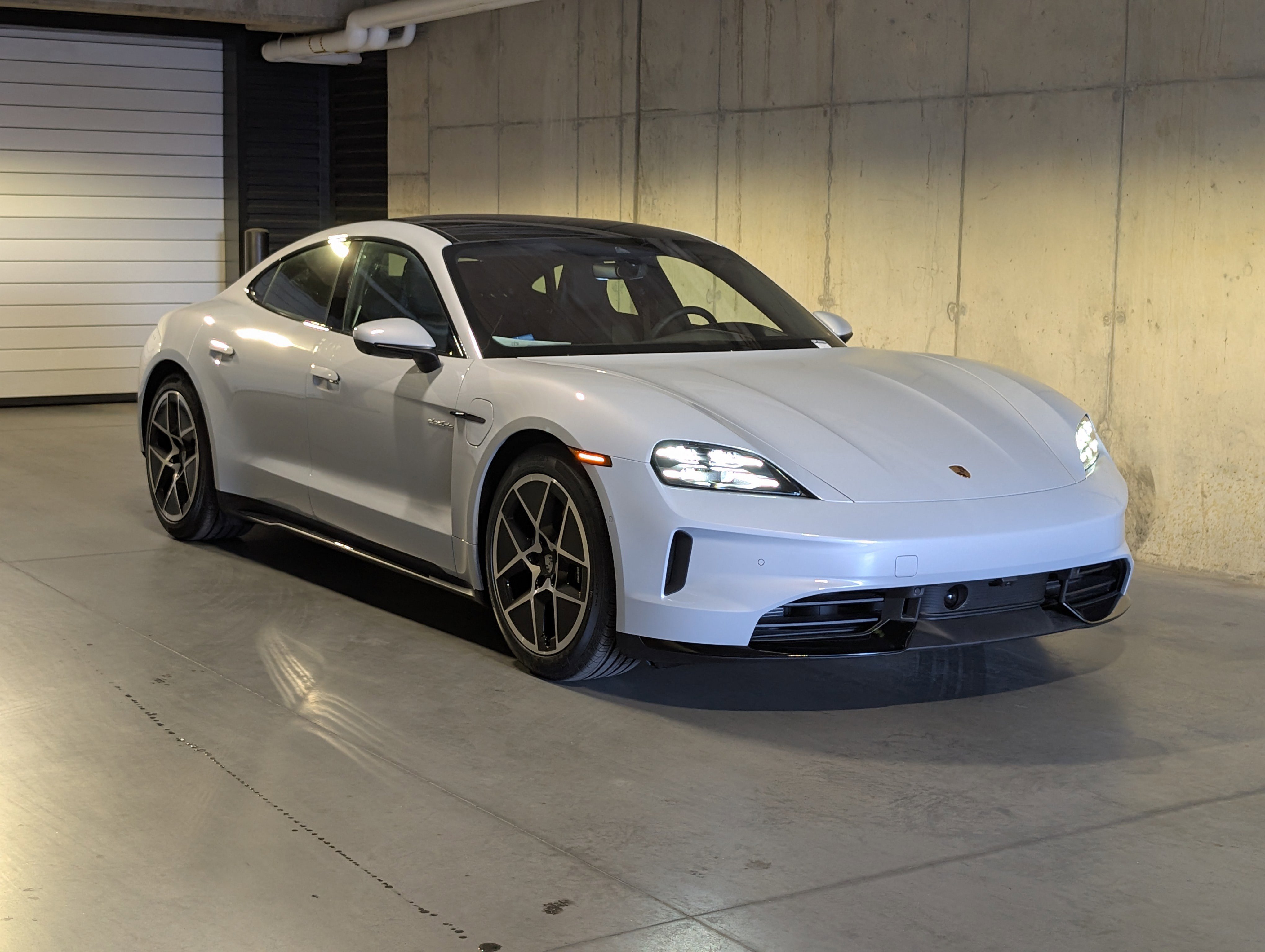 New 2026 Porsche Taycan image 9