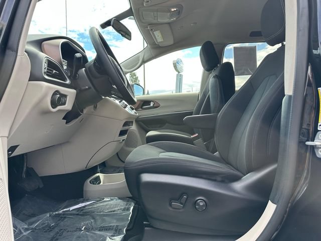 Used 2022 Chrysler Voyager LX FWD image 10