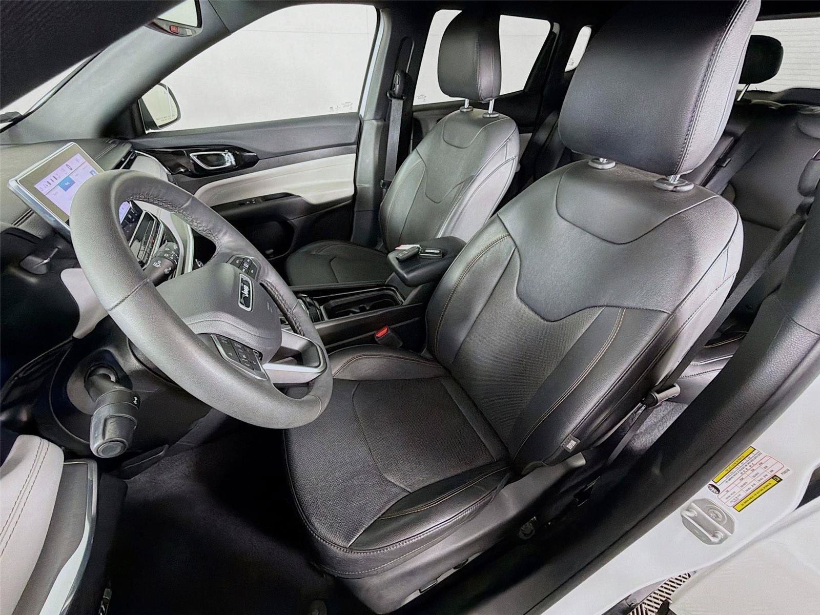 Used 2023 Jeep Compass Limited w/ Elite Group AWD/4WD image 2