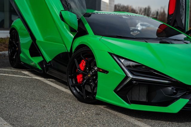 Used 2024 Lamborghini Revuelto image 19