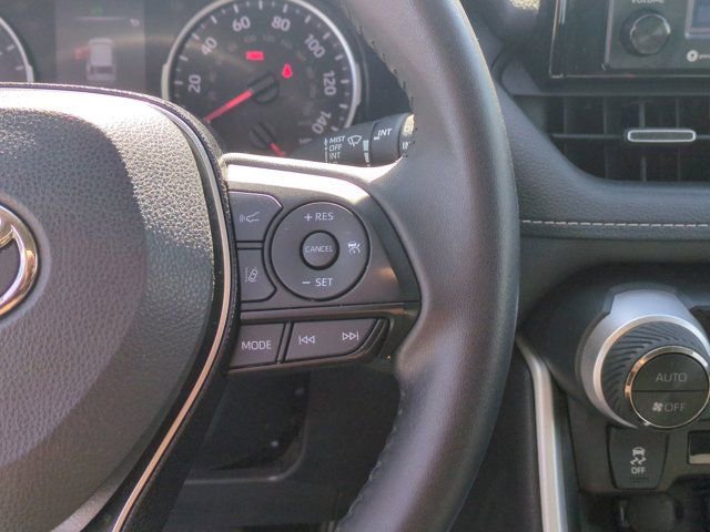 Used 2021 Toyota RAV4 XLE Premium image 20
