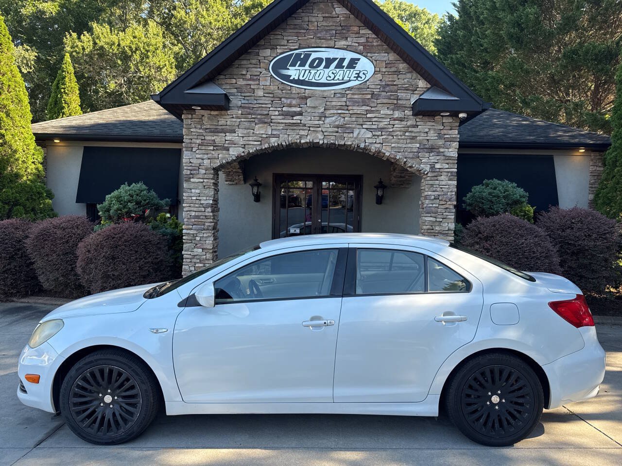 Used 2012 Suzuki Kizashi SE FWD image 1