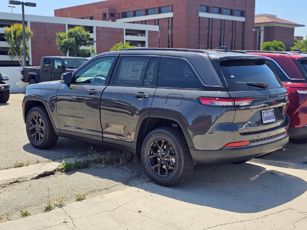 New 2026 Jeep Grand Cherokee Altitude RWD image 5