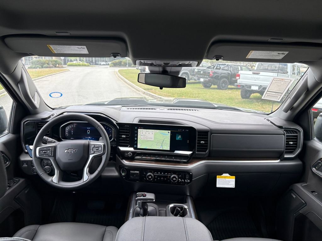 Used 2026 Chevrolet Silverado 1500 LT Trail Boss w/ LT Trail Boss Premium Package AWD/4WD image 11