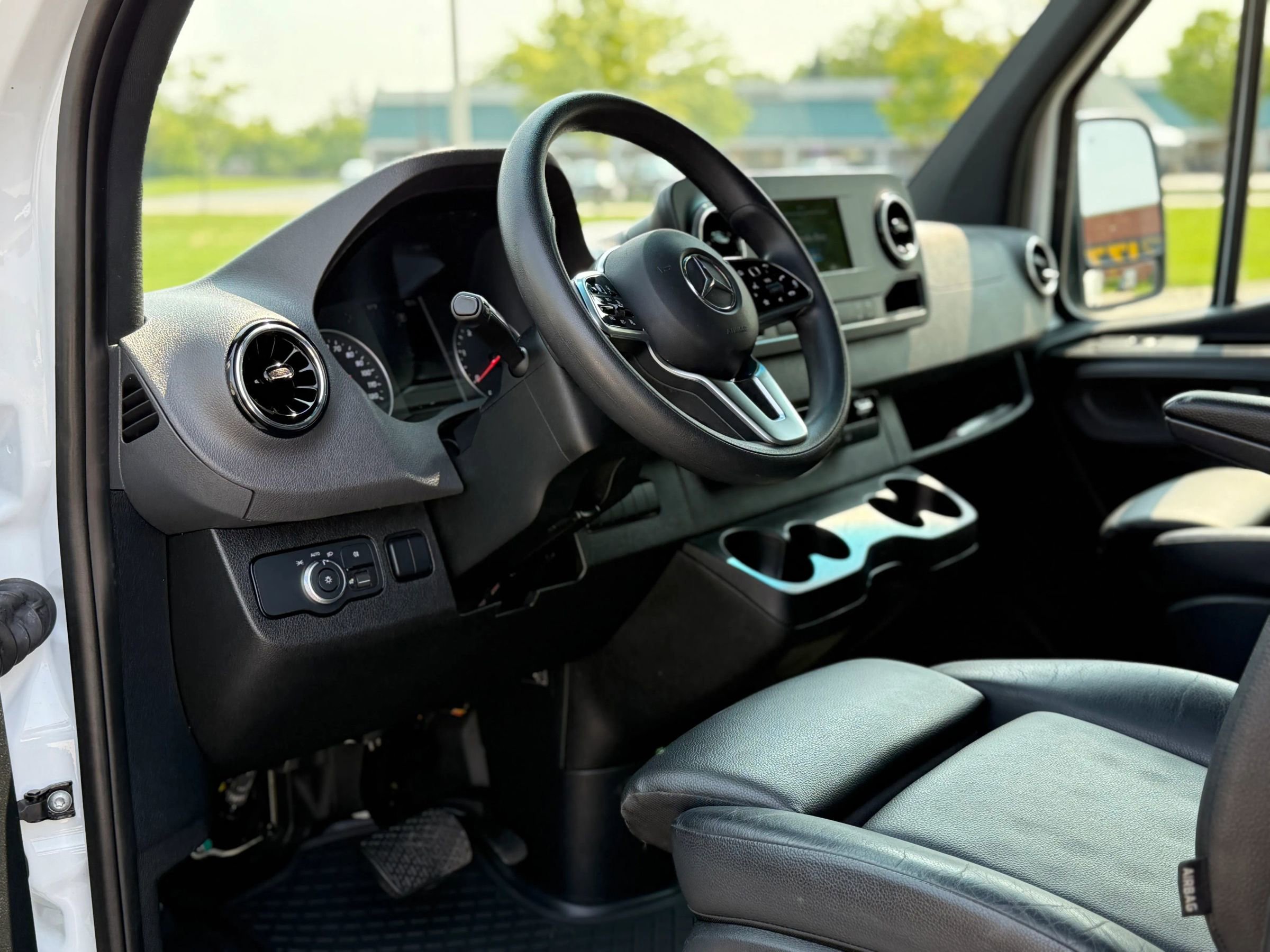 Used 2023 Mercedes-Benz Sprinter 3500 image 10