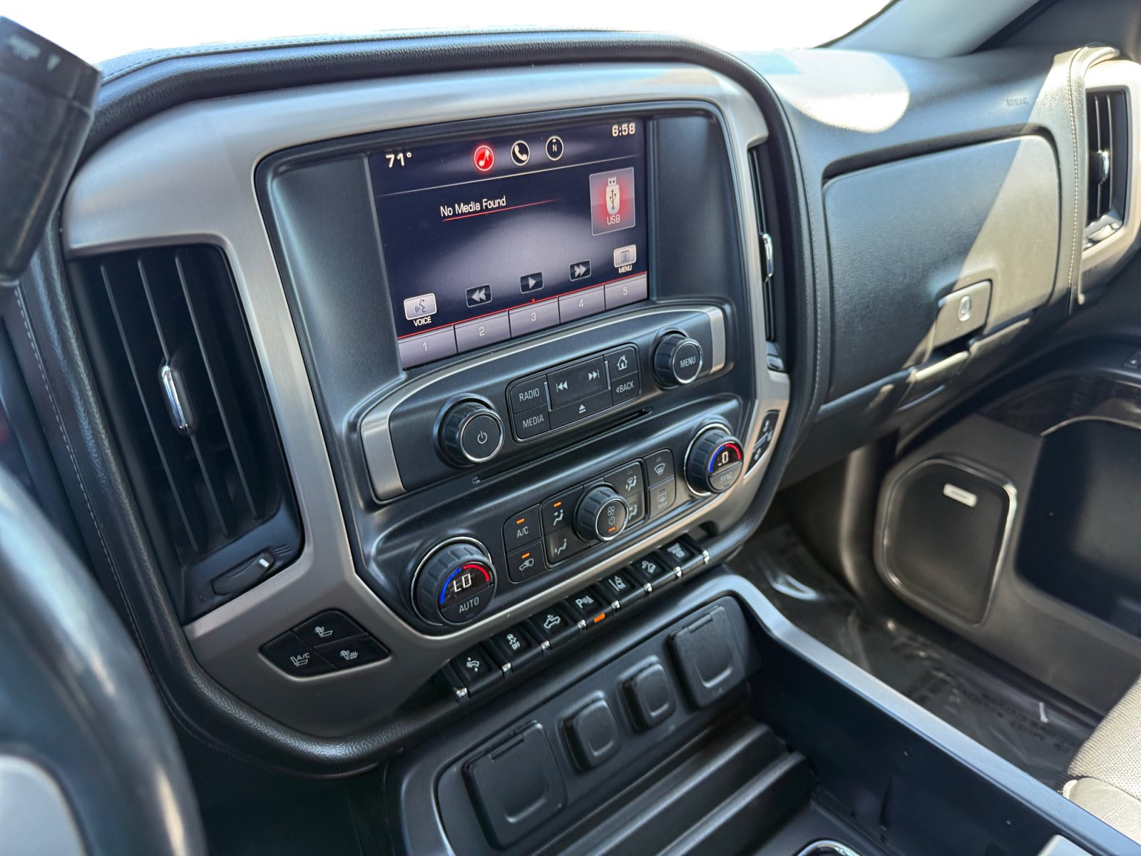 Used 2015 GMC Sierra 2500 Denali w/ Duramax Plus Package AWD/4WD image 9