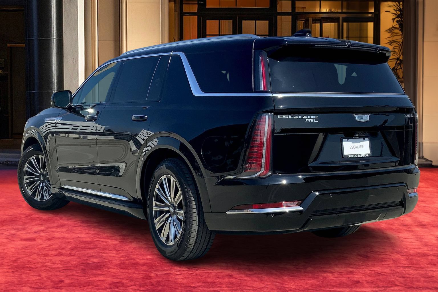 Used 2026 Cadillac Escalade IQL Luxury AWD/4WD image 4