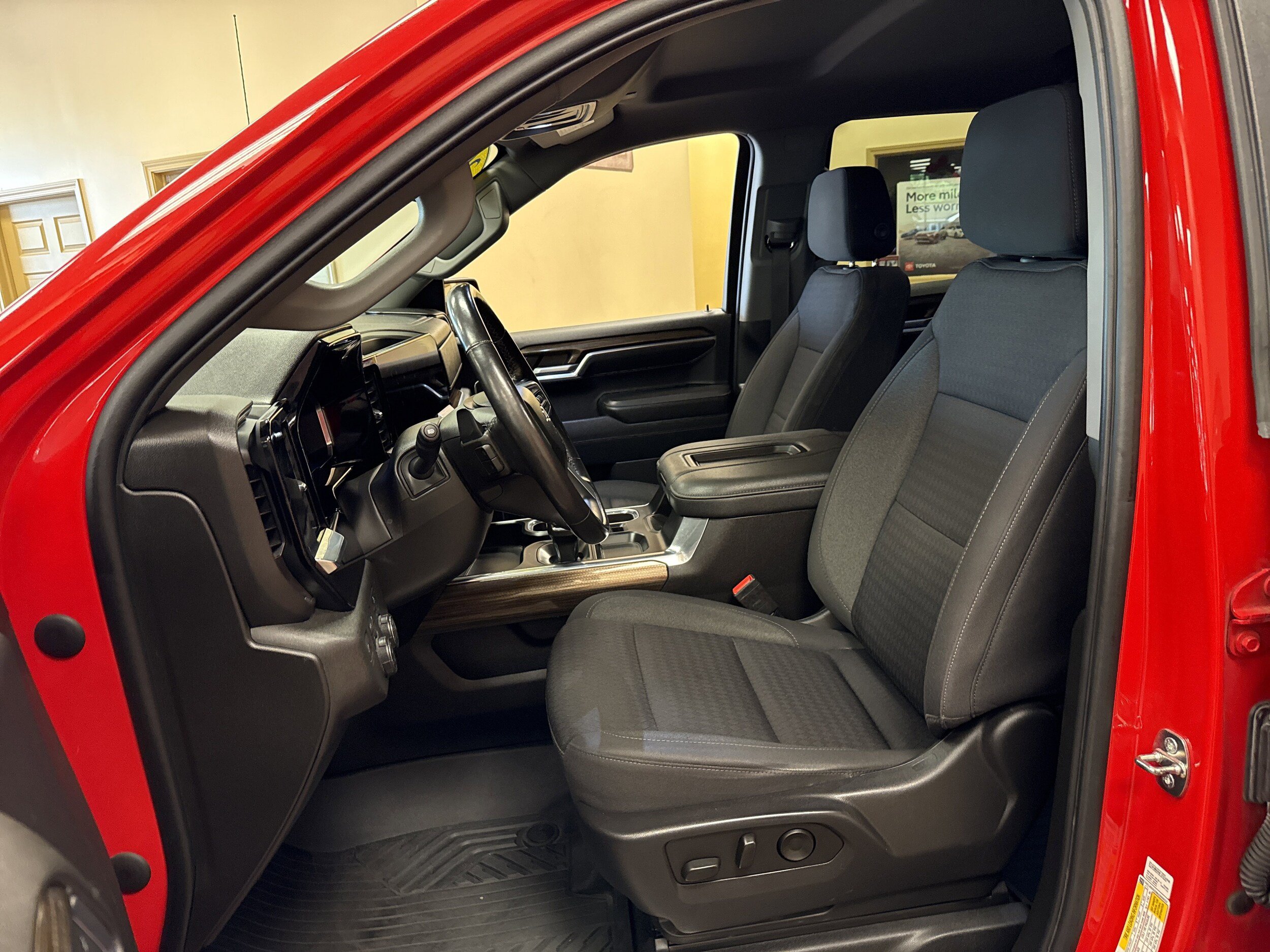 Used 2022 Chevrolet Silverado 1500 RST AWD/4WD image 7