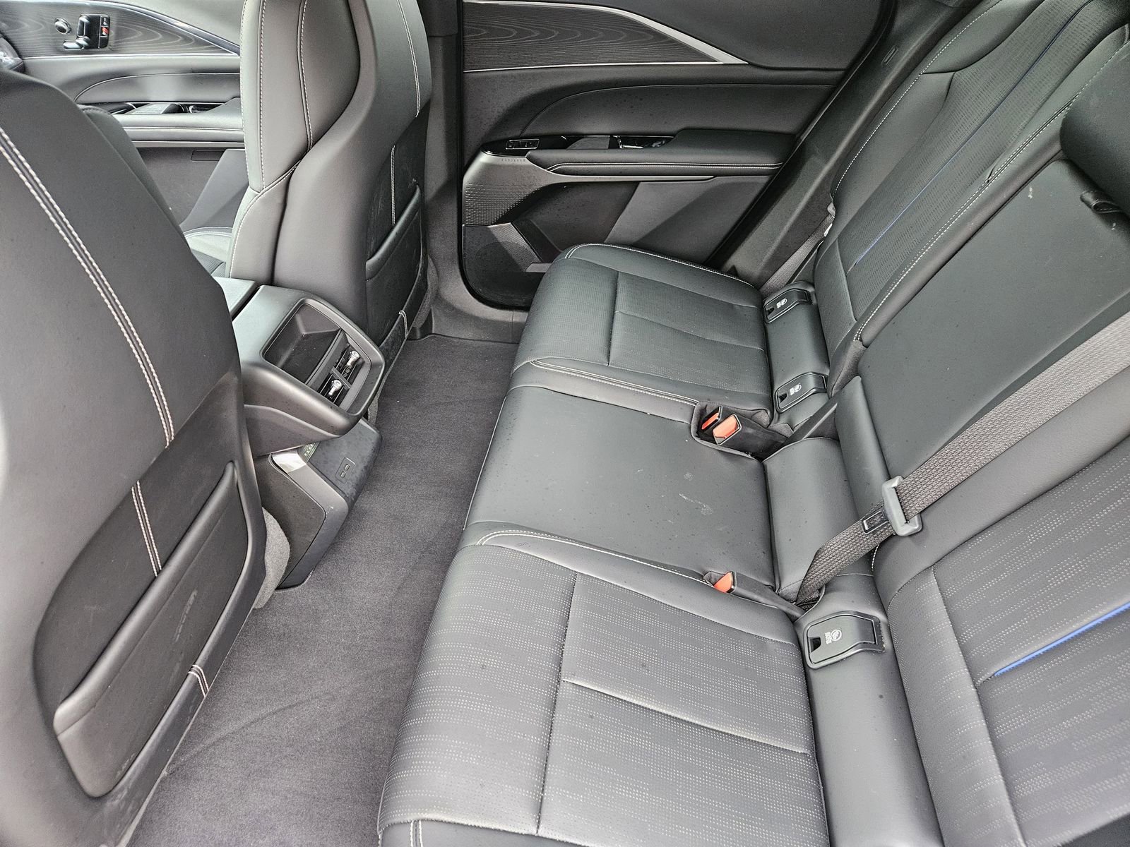 Used 2024 Cadillac Lyriq Luxury w/ LPO, Floor Liner Package image 31