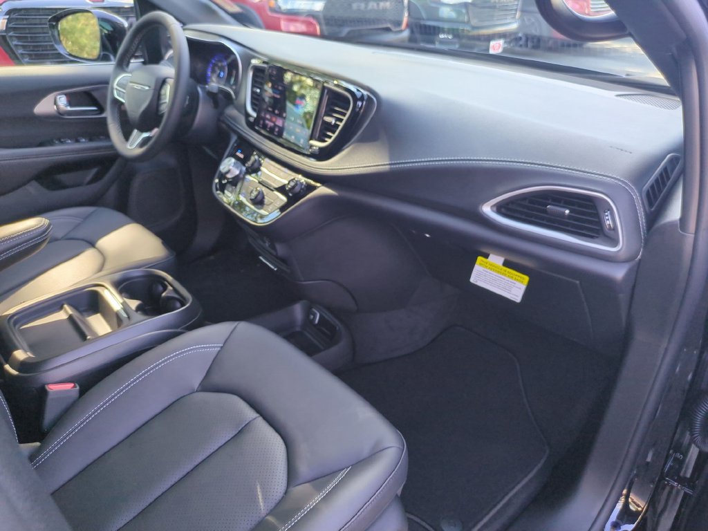 New 2027 Chrysler Pacifica Select FWD image 35