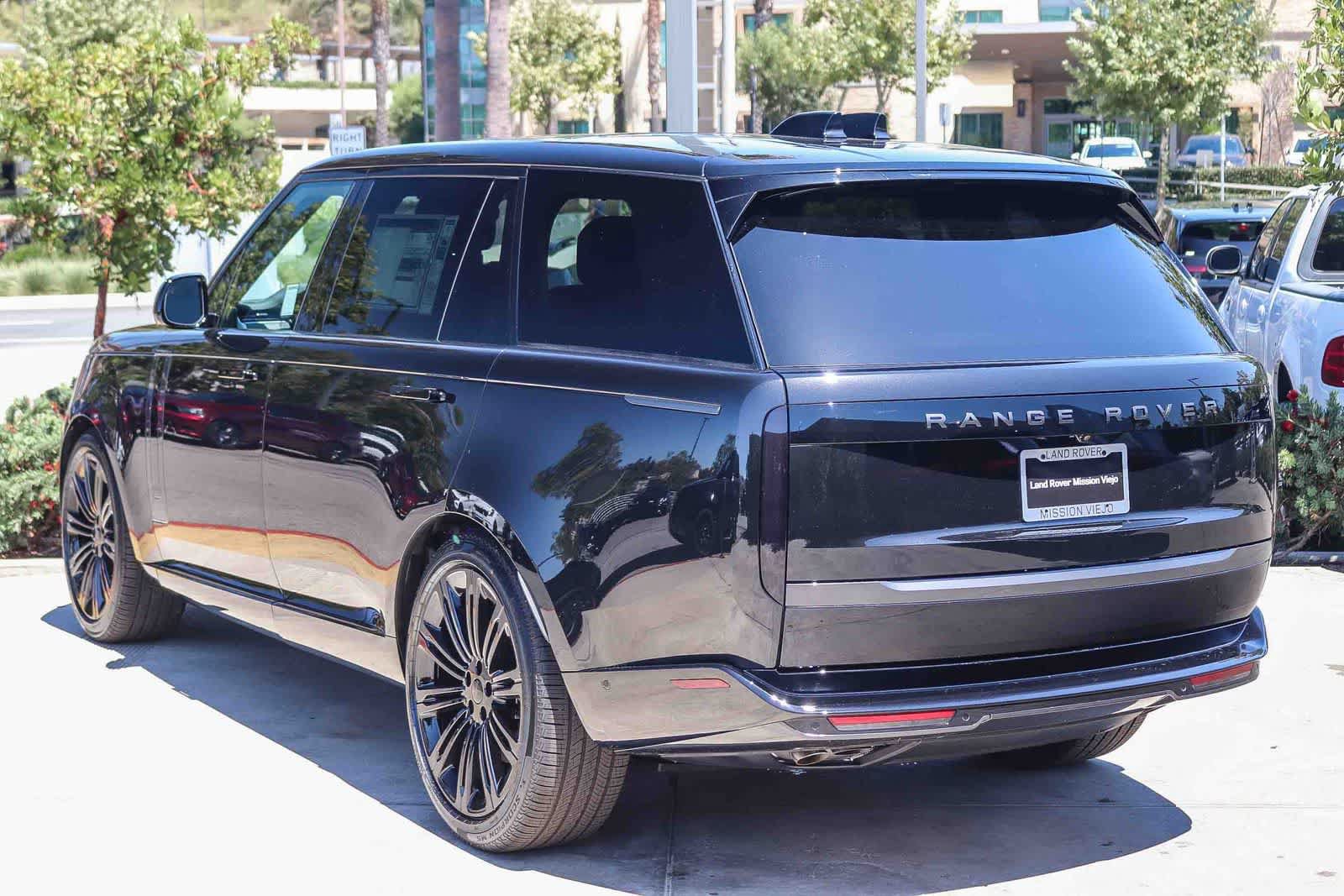 New 2026 Land Rover Range Rover Long Wheelbase SE AWD/4WD image 4