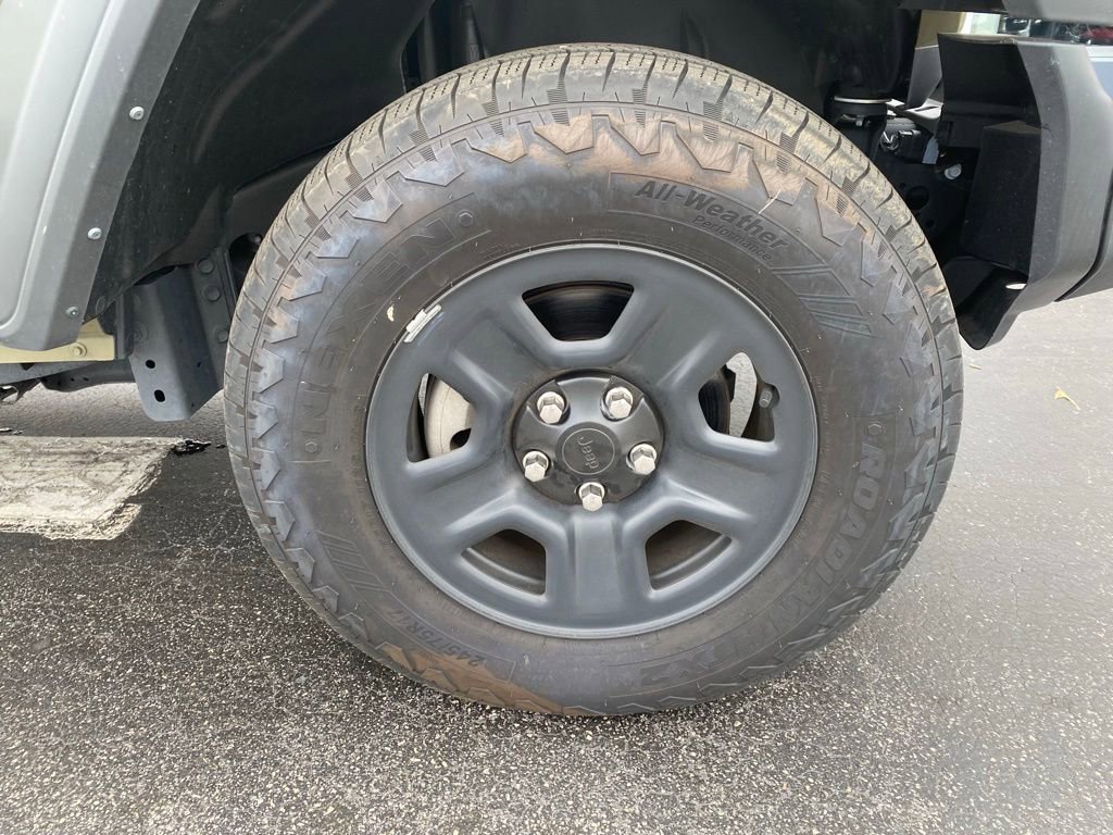 Used 2025 Jeep Wrangler Sport AWD/4WD image 9