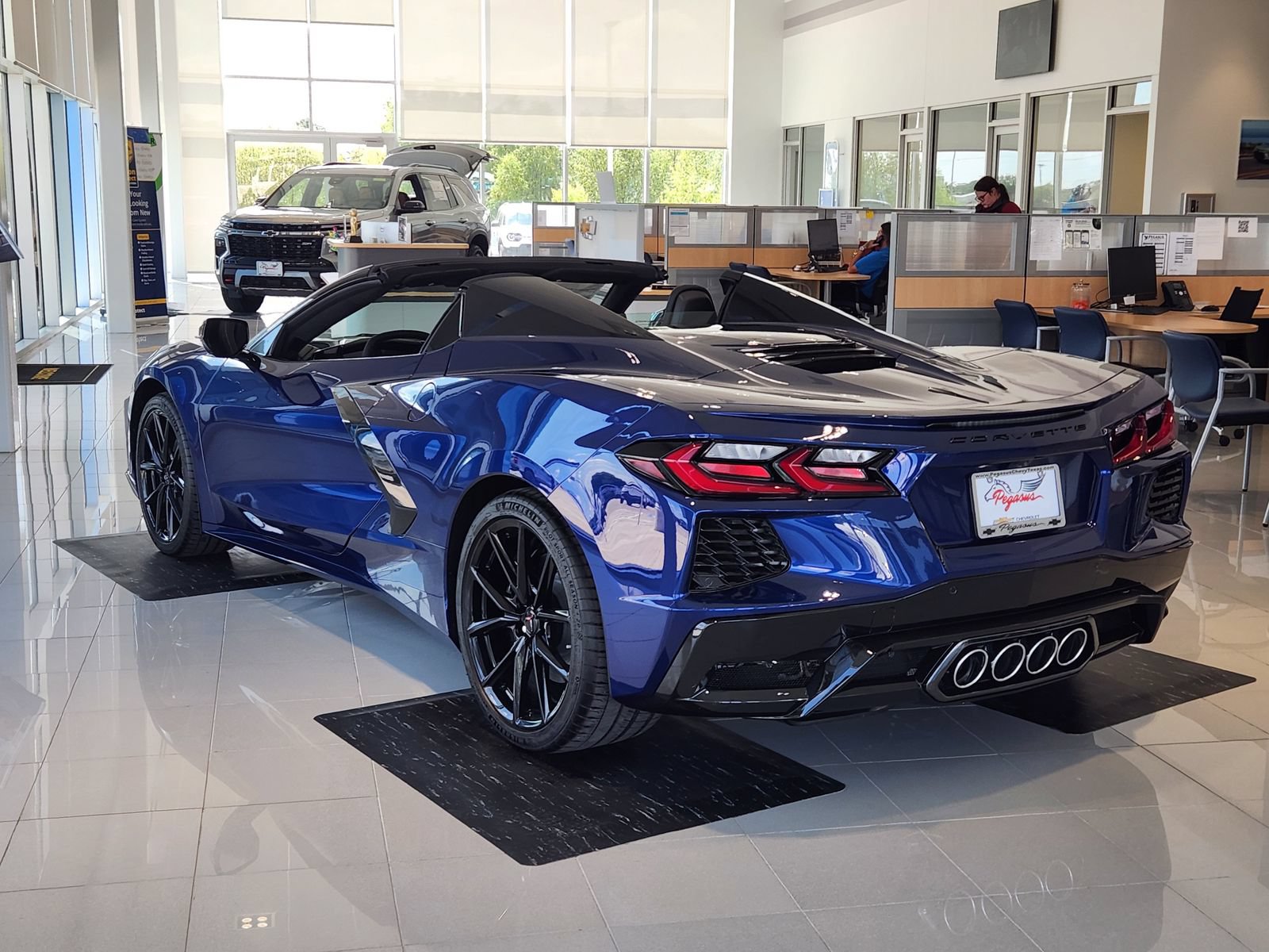 New 2027 Chevrolet Corvette Stingray Convertible RWD image 4