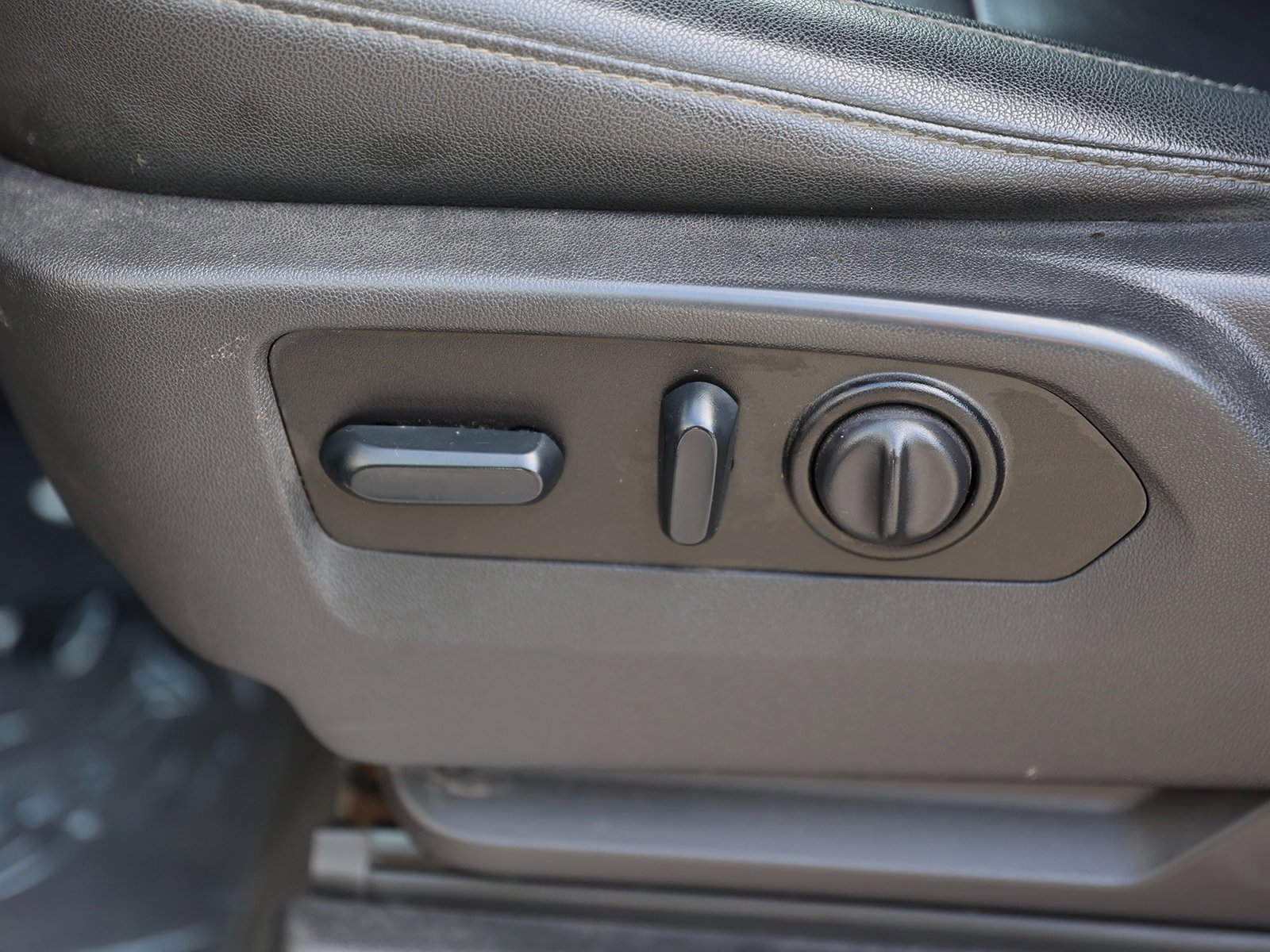 Used 2022 Chevrolet Silverado 1500 RST w/ Convenience Package II image 21