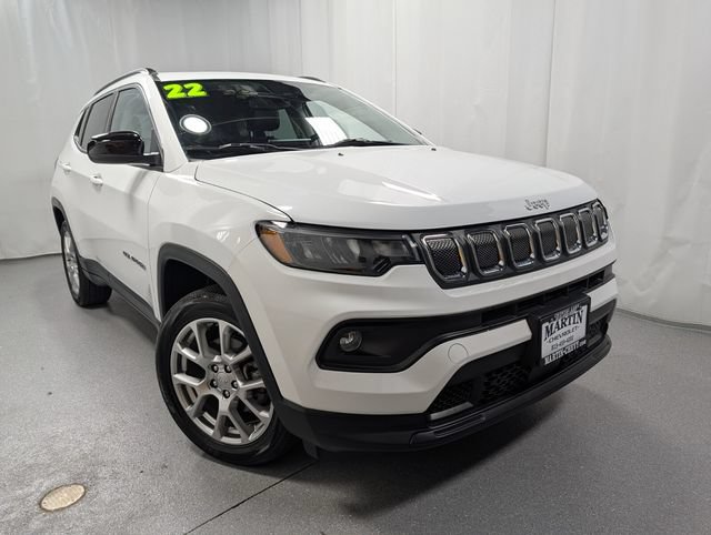 Used 2022 Jeep Compass Latitude w/ Sun and Sound Group AWD/4WD image 2