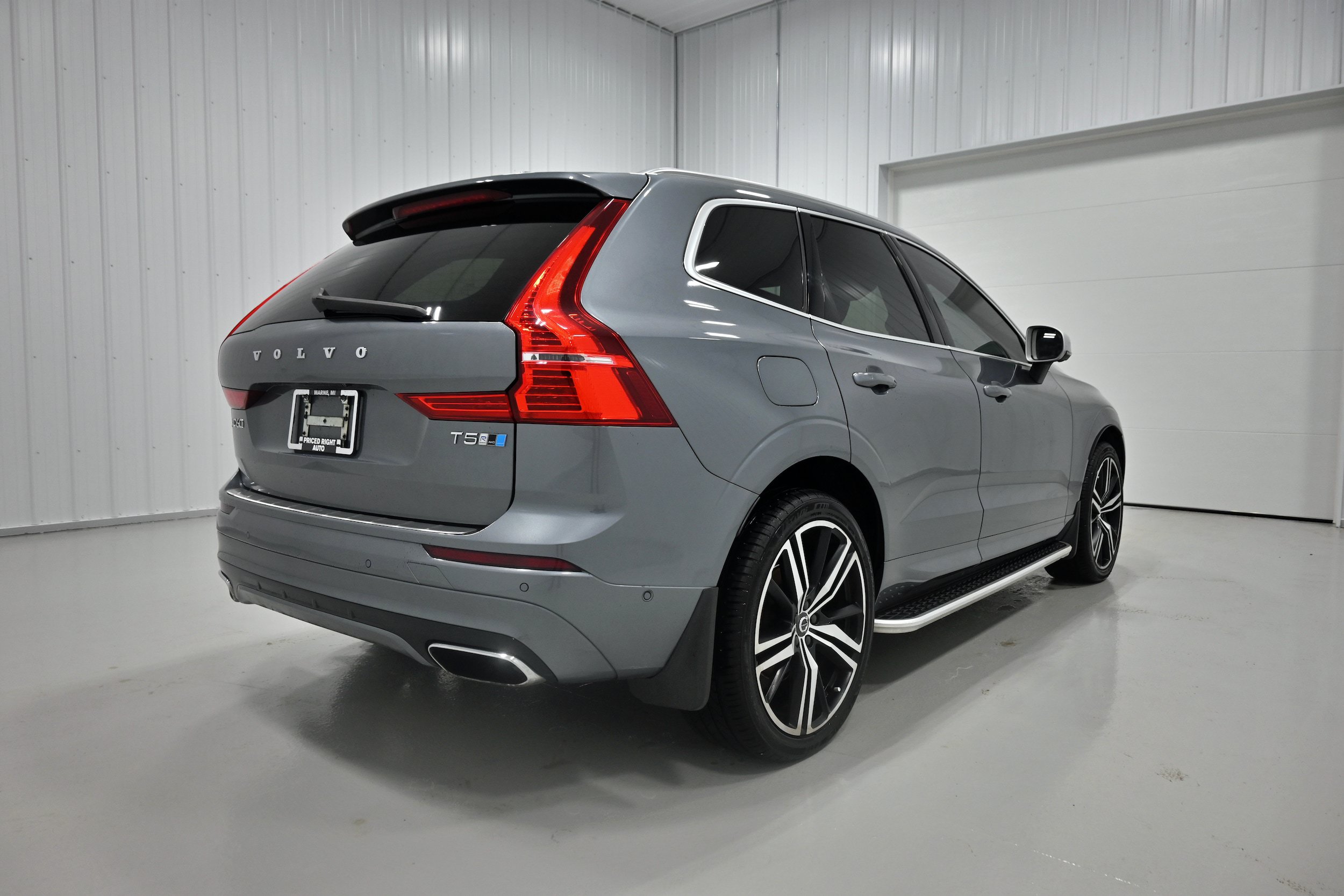 Used 2019 Volvo XC60 T5 R-Design w/ Protection Package Premier AWD/4WD image 40