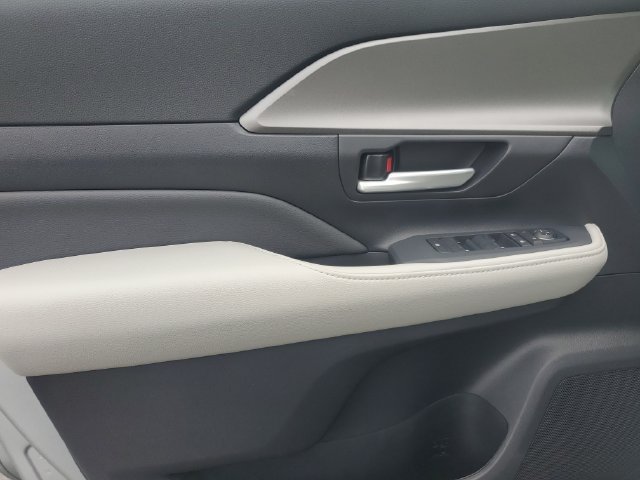 New 2026 Toyota Grand Highlander AWD image 15